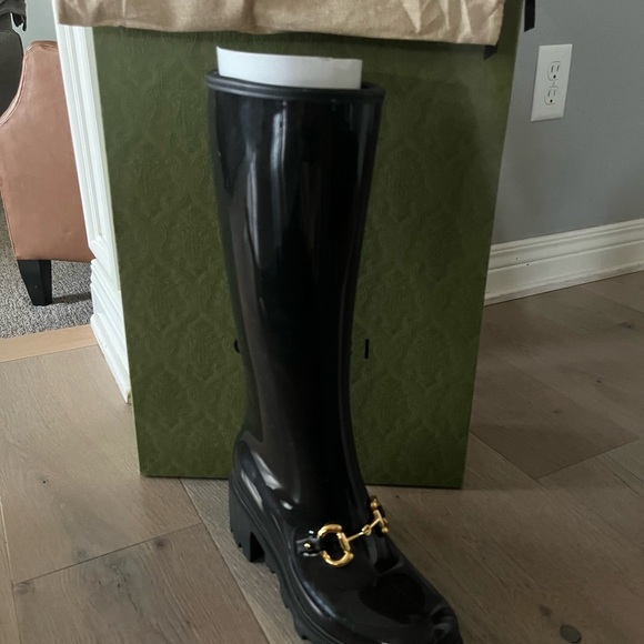 Gucci horse bit rain boots. Run small. - Picture 2 of 5